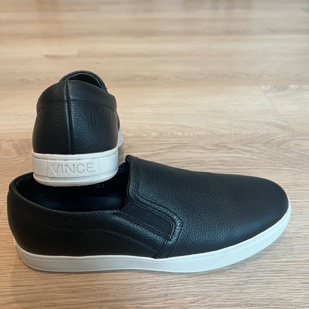 VINCE men’s Fairfax leather like new slip-ons. Size 7